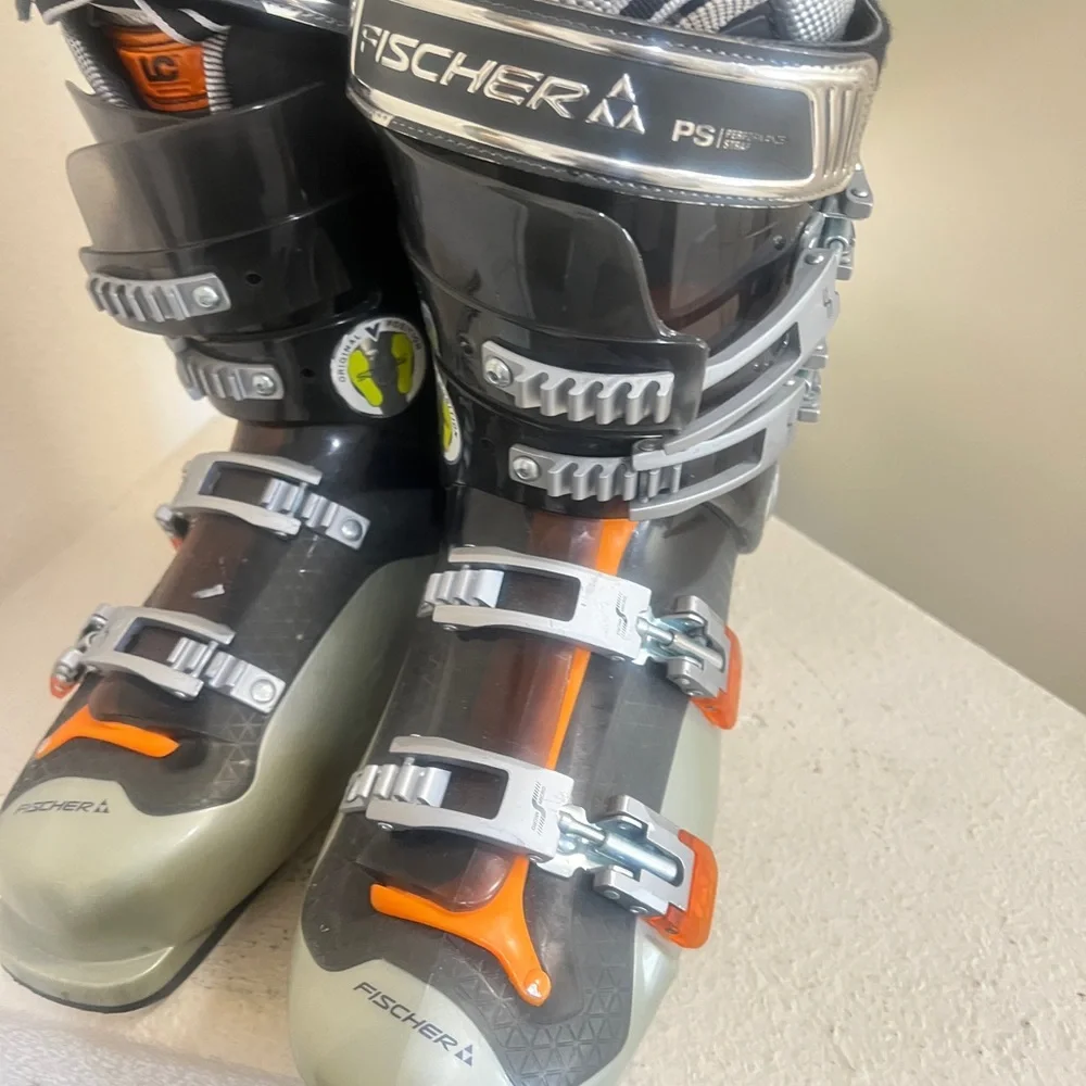 FISCHER Soma MX9 Ski Boots,‎ Size 27.5, Soma Tec
